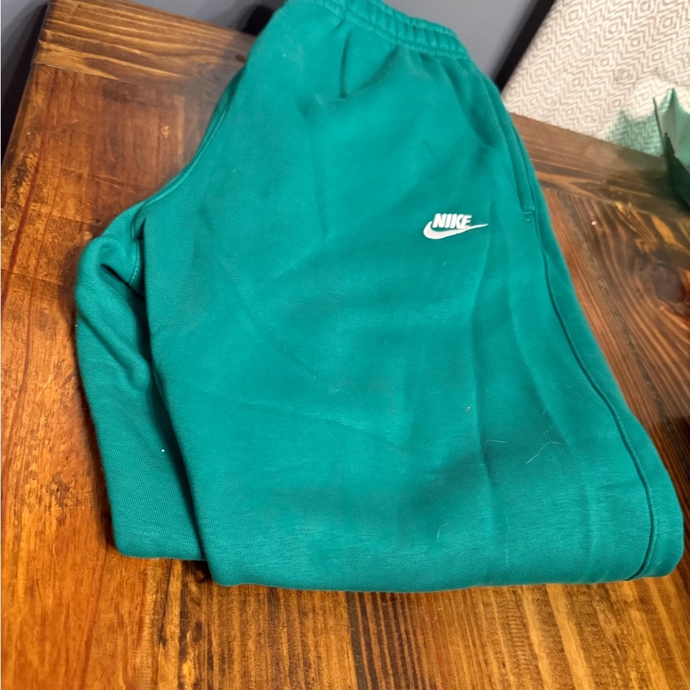 Nike  women’s Green Sweatpants